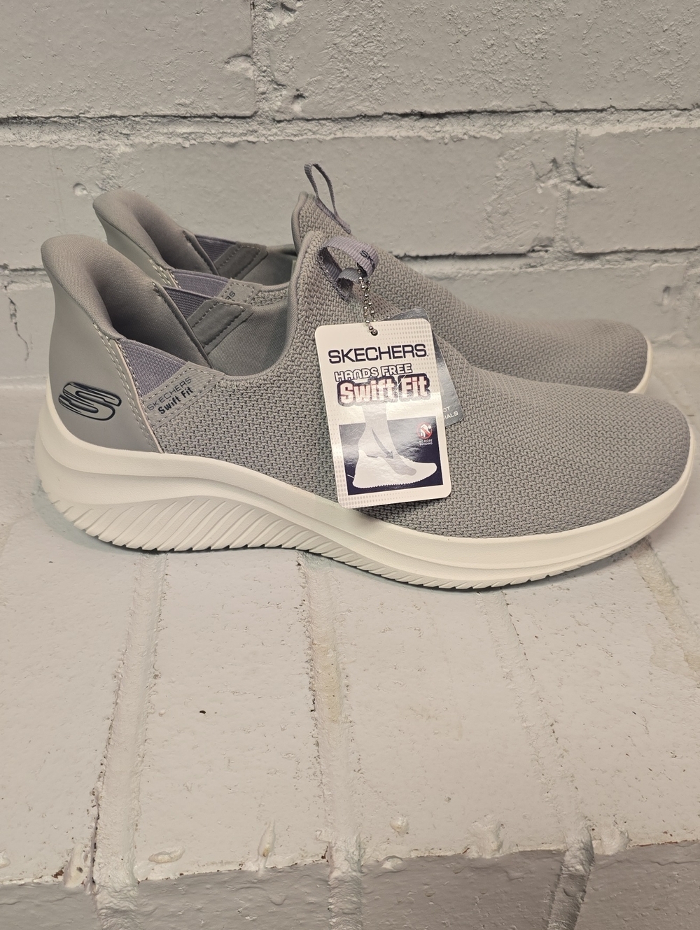 Mens Skechers Grey Knit Slip-On Swift Fit Sneakers. Size 10. New